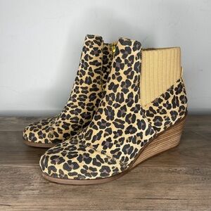 Ladies Tom’s cheetah Leopard Print Wedge Ankle Boots booties size 7.5